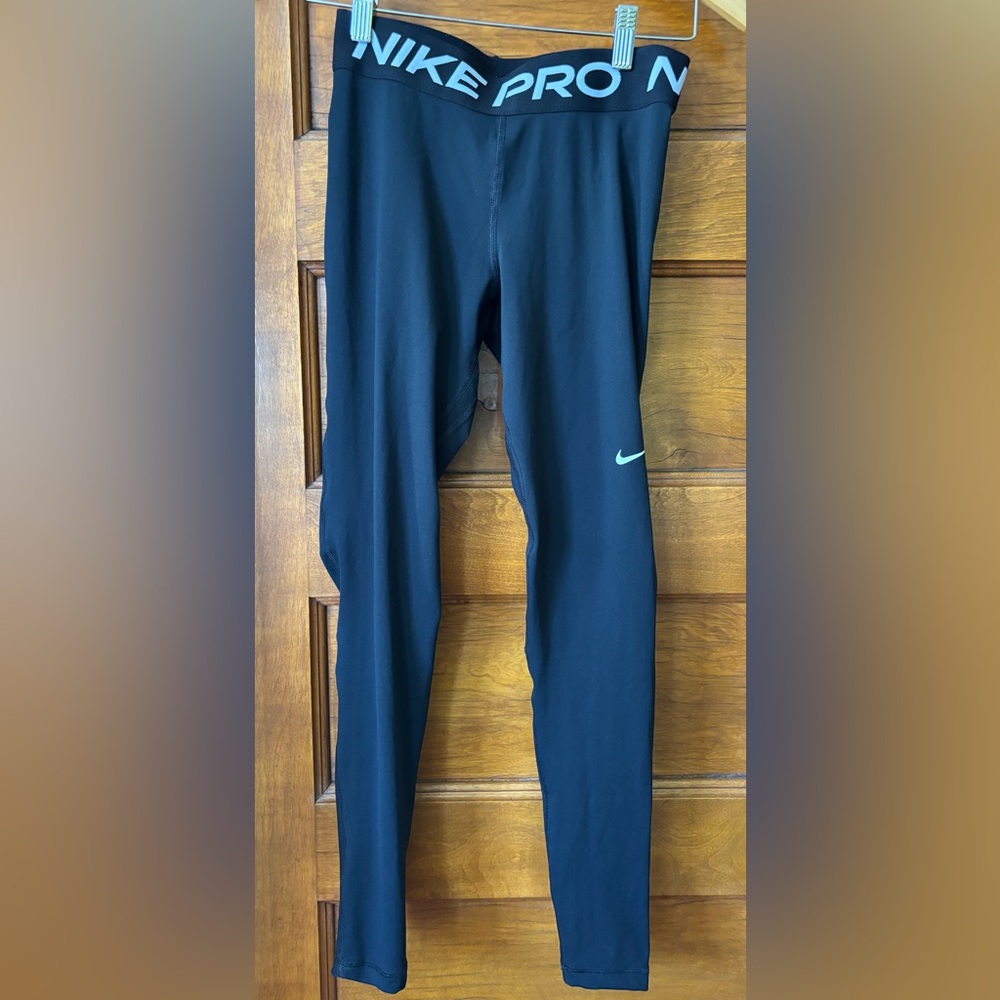 Nike Pro Women's Black Leggings